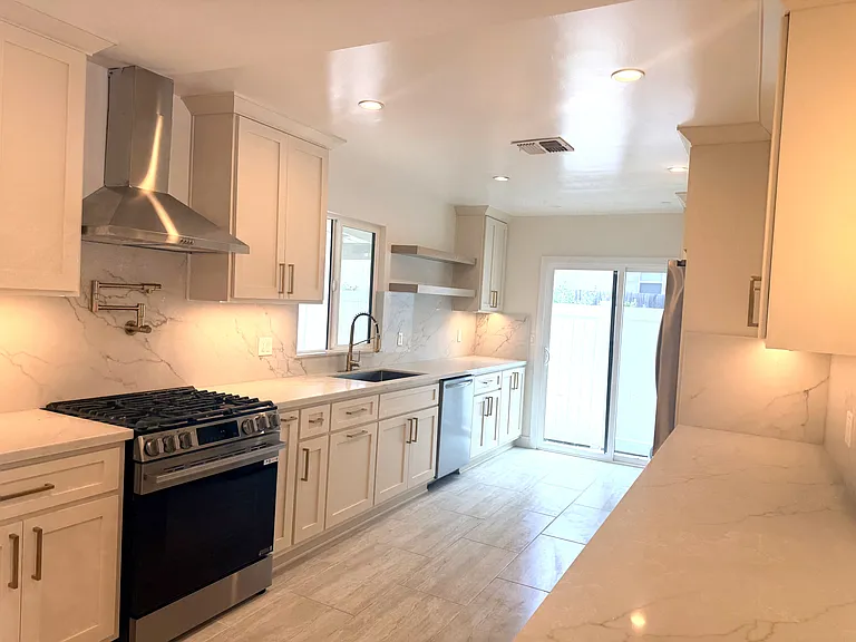 4862 Lindley Ave — Photo 4