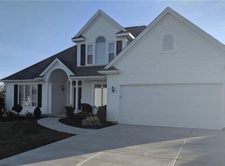 4 Devonshire Ln, Lancaster, NY 14086