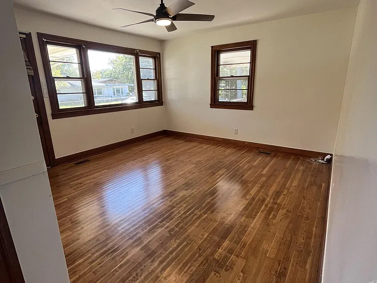 502 Grace St S — Photo 2