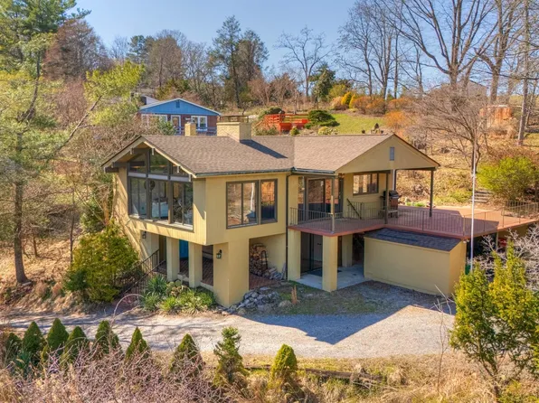 1002 Highland Cir, Blacksburg, VA 24060