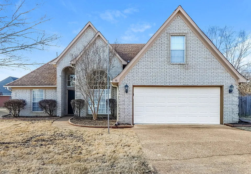 15 Oakland Woods Cv