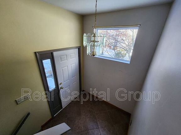 5th image of 310 Meadowlark Dr