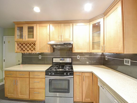 4th image of 1326 Tea Rose Cir