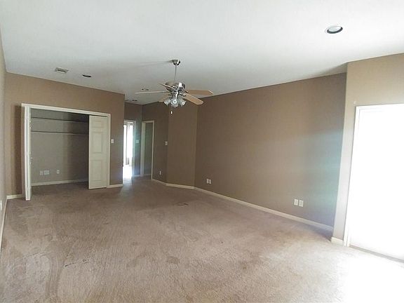 5th image of 396 Oakwood Dr