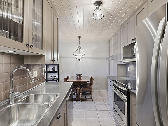 5th image of 1810 Summit Dr #35