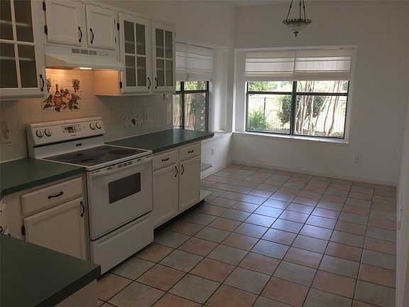 5th image of 7818 Clairmont Ave