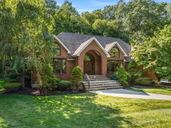 56 W Elm St, Hopkinton, MA 01748