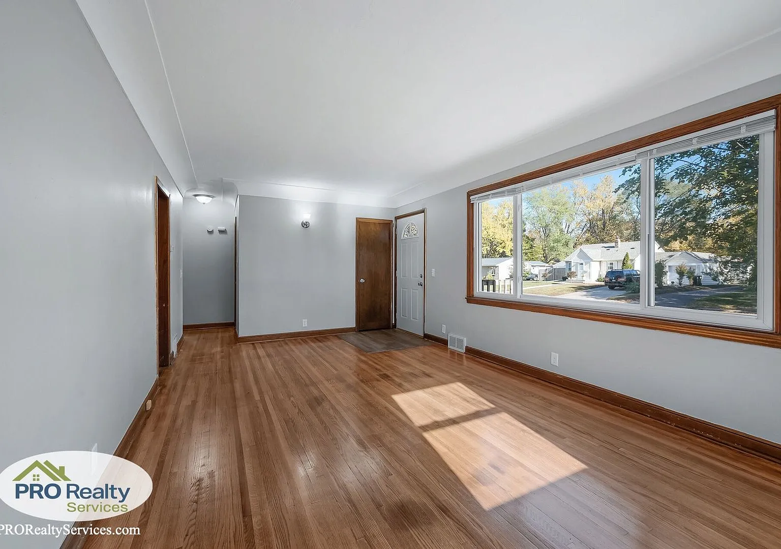 3 Bedroom Home in Bloomington — Photo 3