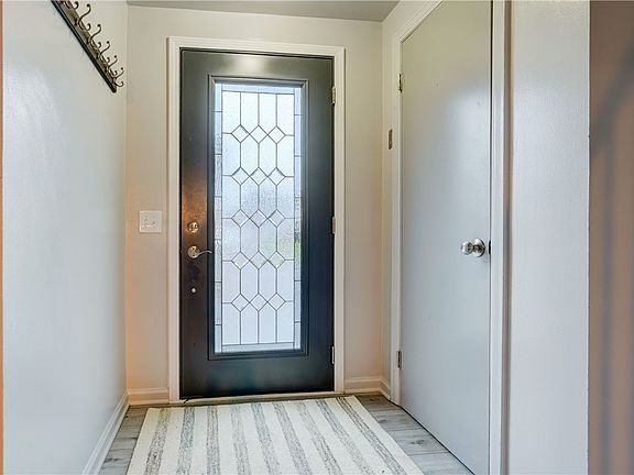 4th image of 110 Highwood Rd