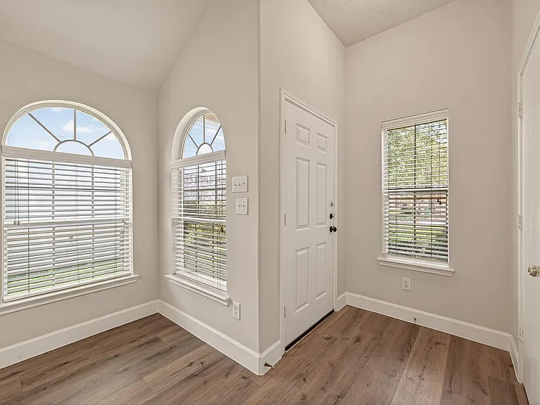 6739 Windy River Ln — Photo 3