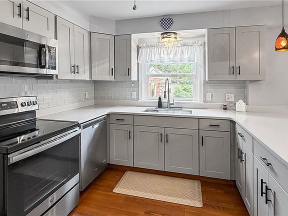 5th image of 17 W Oakwood Way