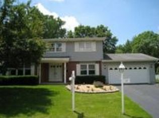 875 Park Ln, Hoffman Estates, IL 60192