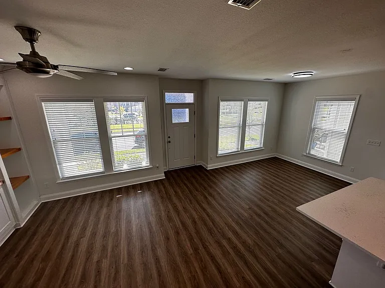 2918 Fontana St — Photo 8