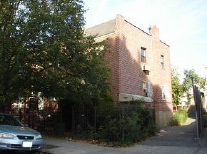 2nd image of 1728 E 8th St