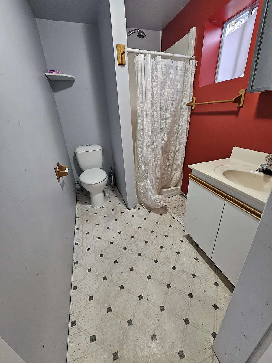 Shared Bathroom - 154a St