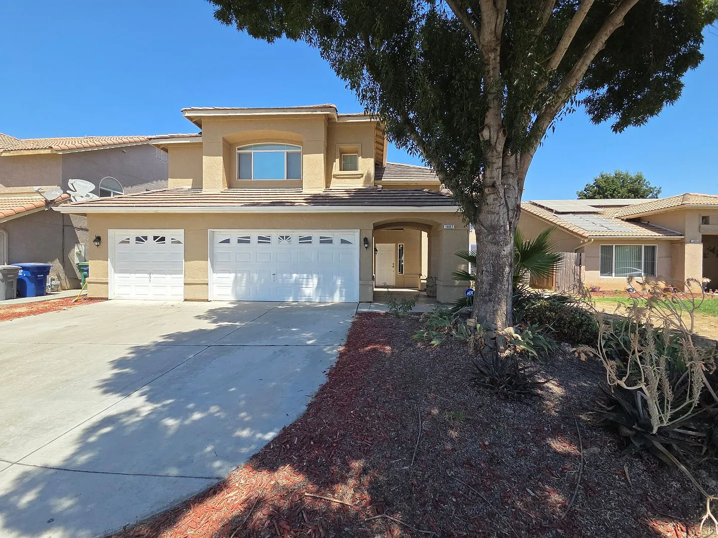 Lovely 4 bedroom 3 bath home in a great neighhborhood — Photo 1