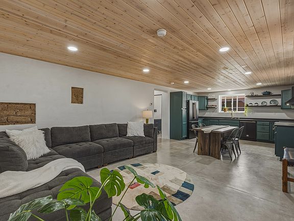 3rd image of 739 Baca St