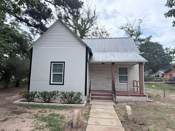 403 Taylor St, Smithville, TX 78957