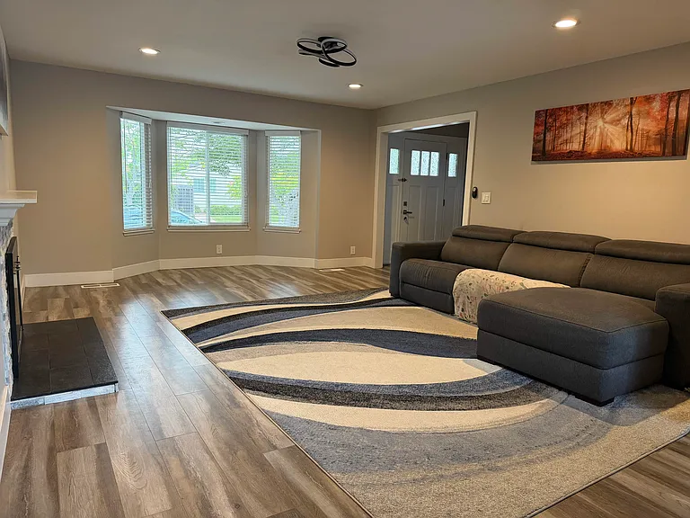 6780 Mount Pakron Dr — Photo 2
