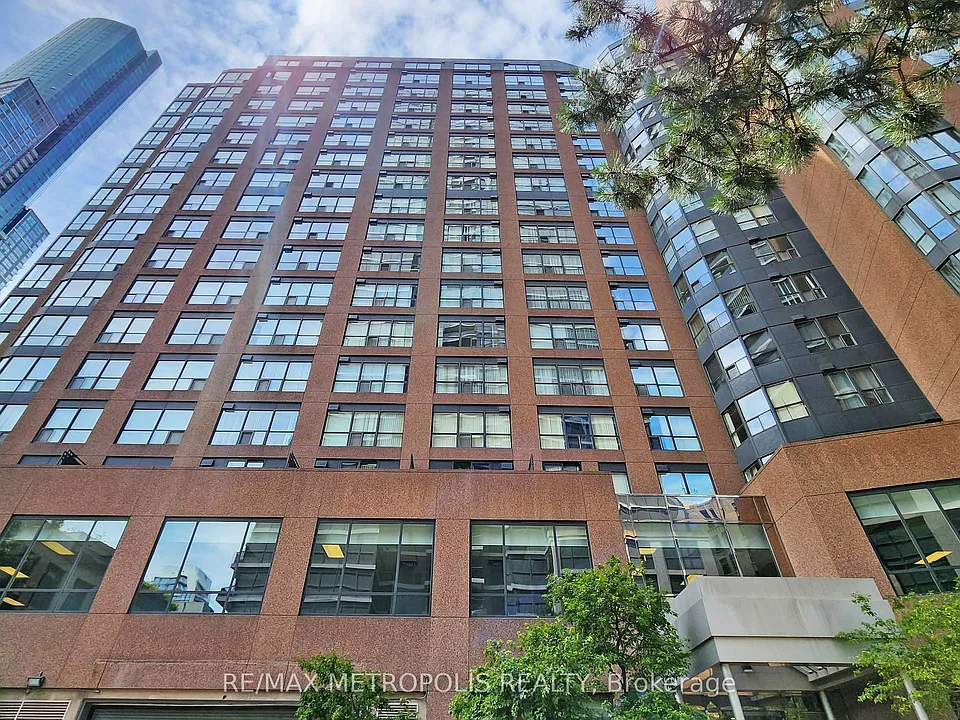 7 Carlton St #904