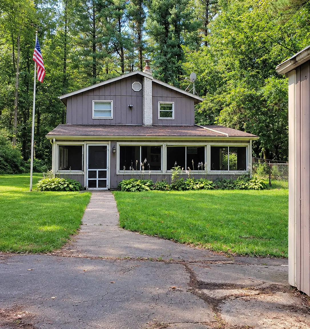 3 bed, 2310 sqft, $2,400 — Photo 1