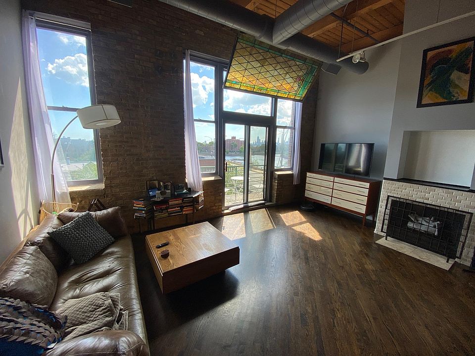 1st image of 2222 W Diversey Ave APT 313