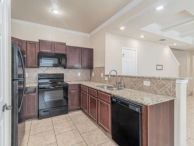 4919 Appleseed Ct — Photo 7