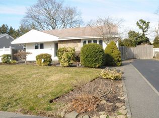 40 Seitz Dr, Bethpage, NY 11714