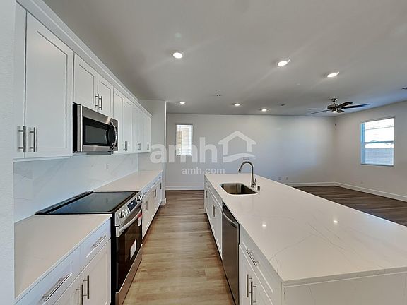 4th image of 6410 Marthas Vineyard Ave