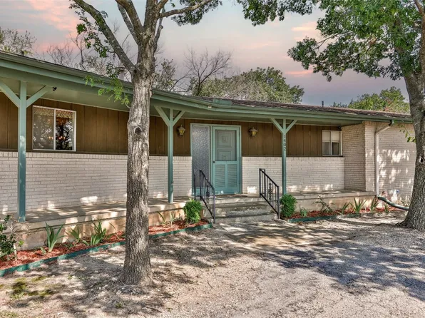 1402 W California St, Gainesville, TX 76240