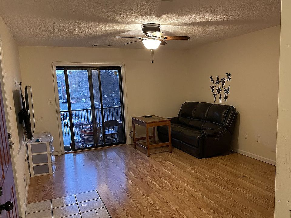 2nd image of 446 Lancaster Ct #446