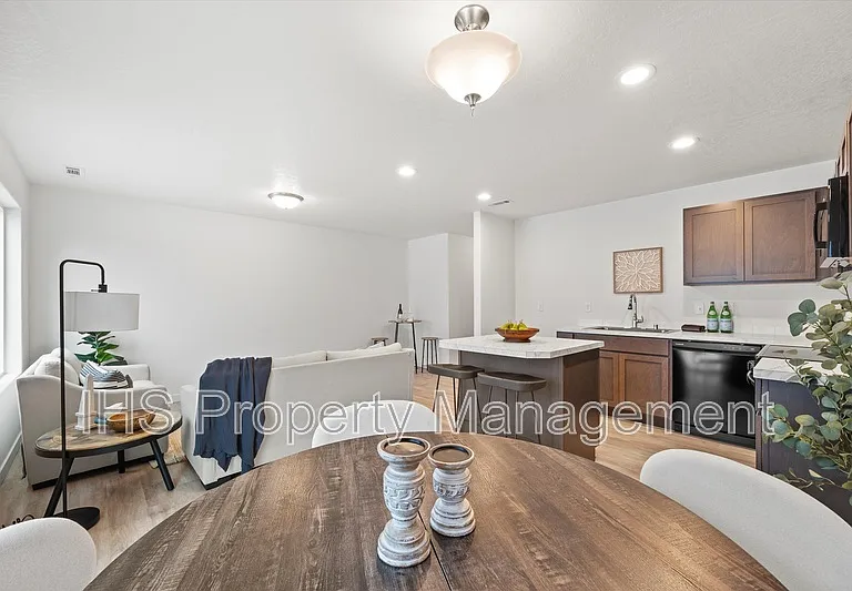 4732 W Quinault Ave — Photo 15