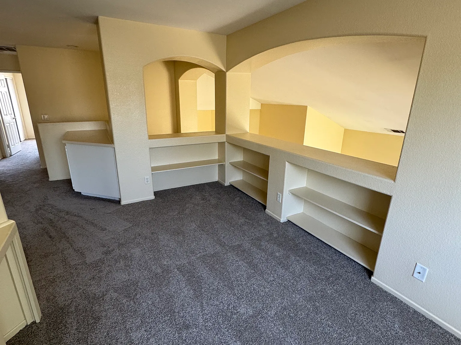 4 bed, 2.5 bath, 1963 sqft, $3,500 — Photo 3