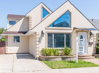 433 E Fulton St, Long Beach, NY 11561