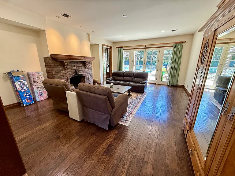 533 E Sierra Madre Ave — Photo 16