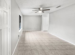 814 Waterbury St, Grand Prairie, TX 75051