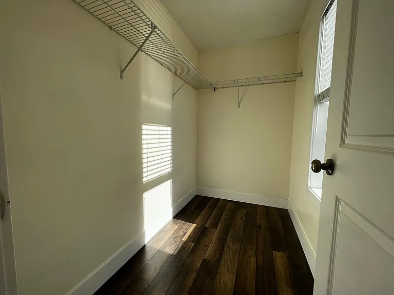 428 Henry St — Photo 6