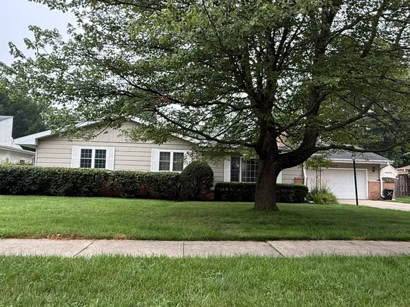 1247 Tilton Park Dr, Rochelle, IL 61068