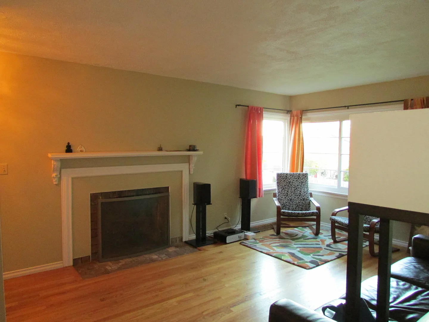 Wonderful 3 Bedroom in the Heart of Wedgewood — Photo 2