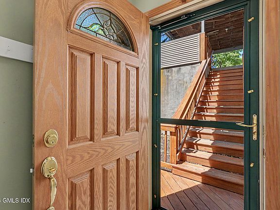 3rd image of 22 Nedley Ln