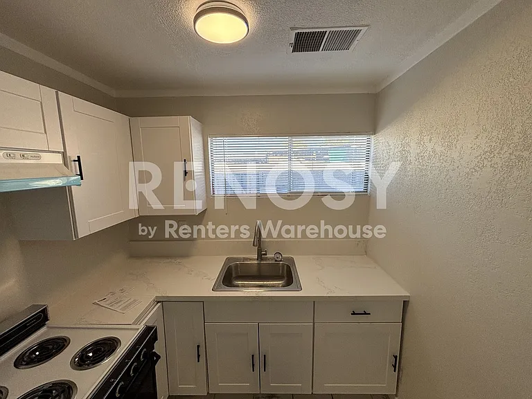 2818 W Heatherbrae Dr — Photo 32