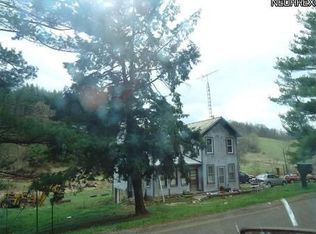 5704 Echo Lake Rd NE, New Philadelphia, OH 44663