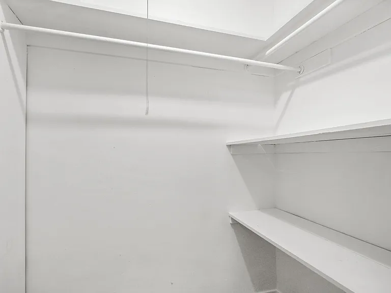 1237 Berkeley St - steps to Wilshire Blvd in Santa Monica — Photo 15