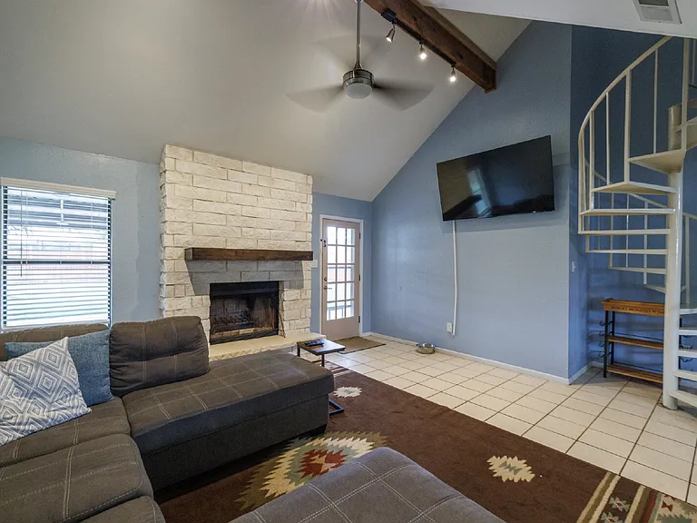 857 Chanticleers Ln — Photo 4