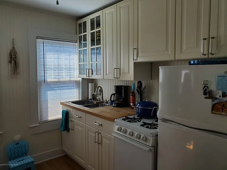 6 Webb Ave #6 — Photo 4