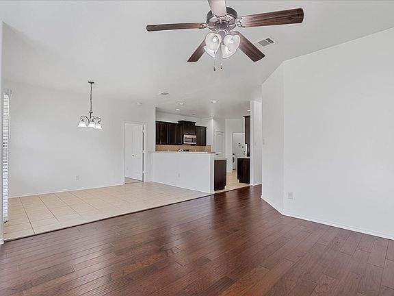 5th image of 415 Bryn Mawr Ln