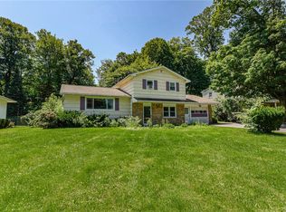 35 Lee Circle Dr, Rochester, NY 14626