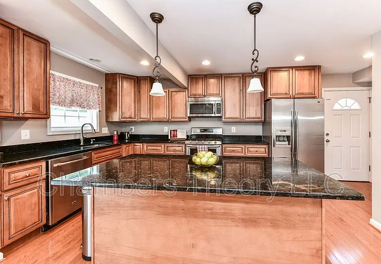 1033 S Edison St — Photo 10