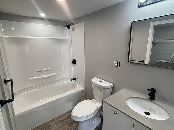 4th image of 94 Whitfield St Suite 2