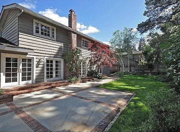 4th image of 270 Stratford Pl